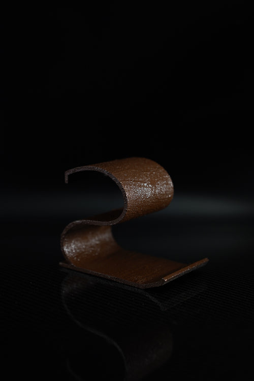 Handyhalter „S“ Texture – Designobjekt mit Charakter