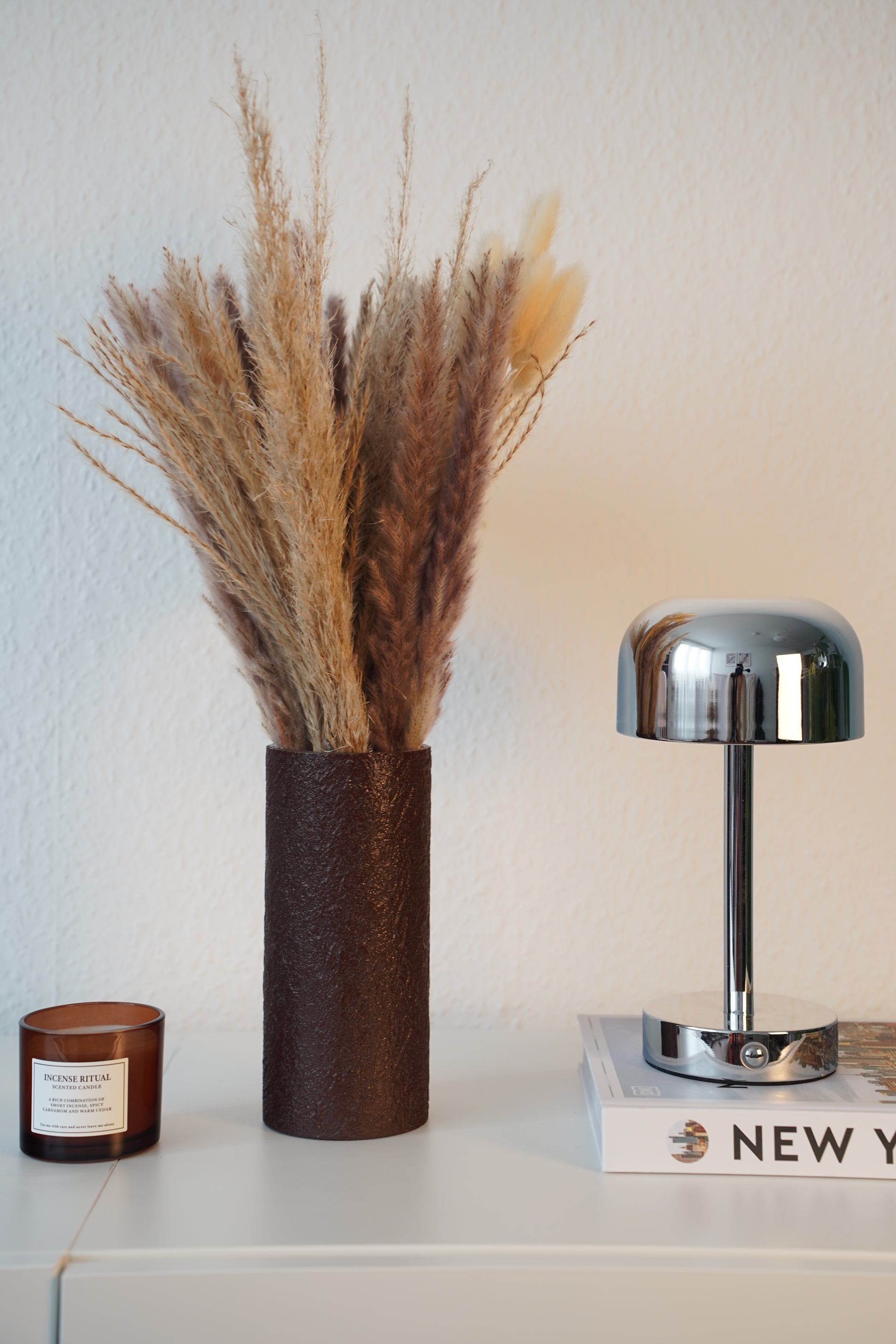 Design Vase Slanciato in Mahagonibraun – schlanke Vase, handveredelt, Made in Germany