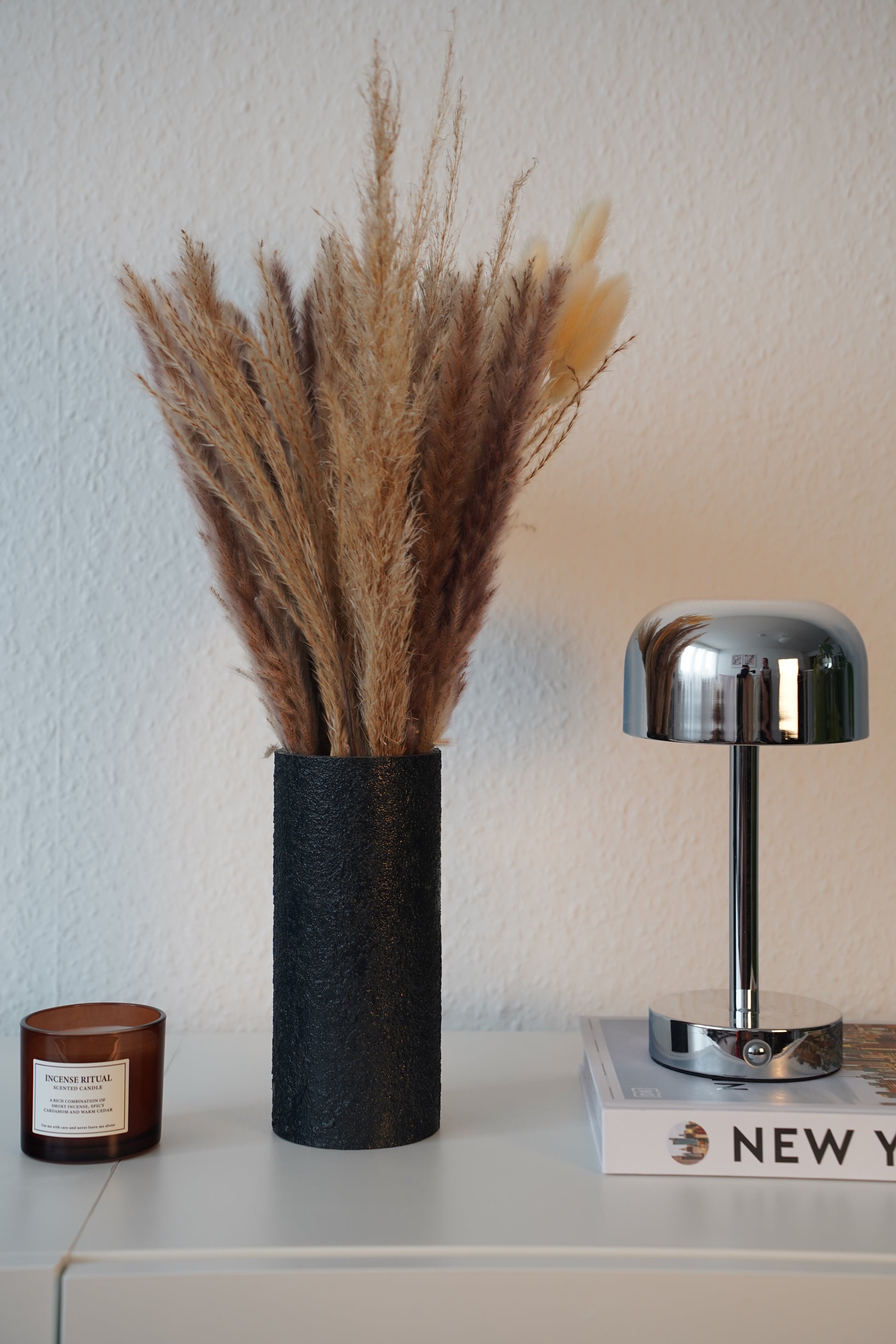 Design Vase Slanciato in Tiefschwarz – schlanke Vase, handveredelt, Made in Germany