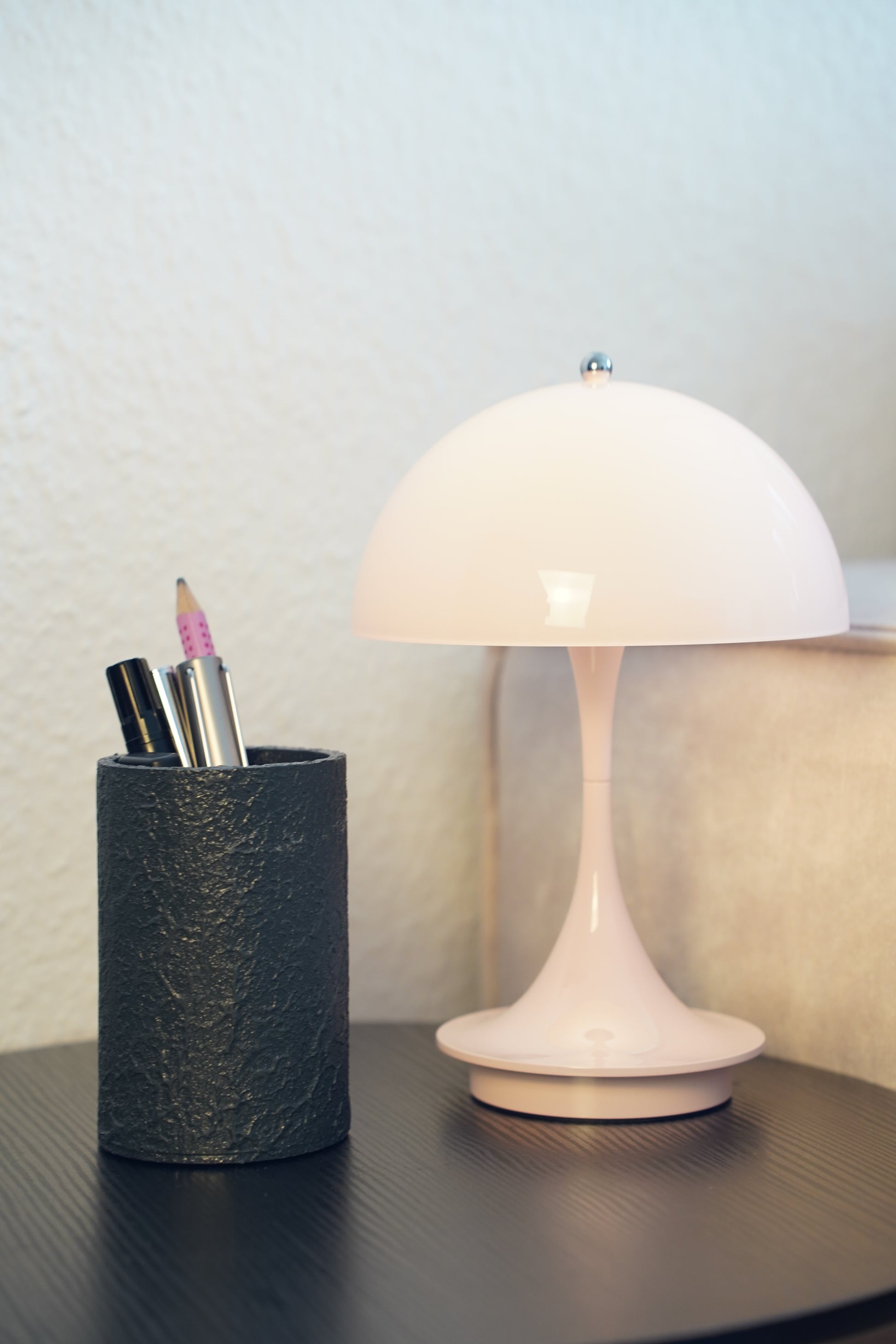 Stiftebecher Texture in Grau – handveredelt, Made in Germany